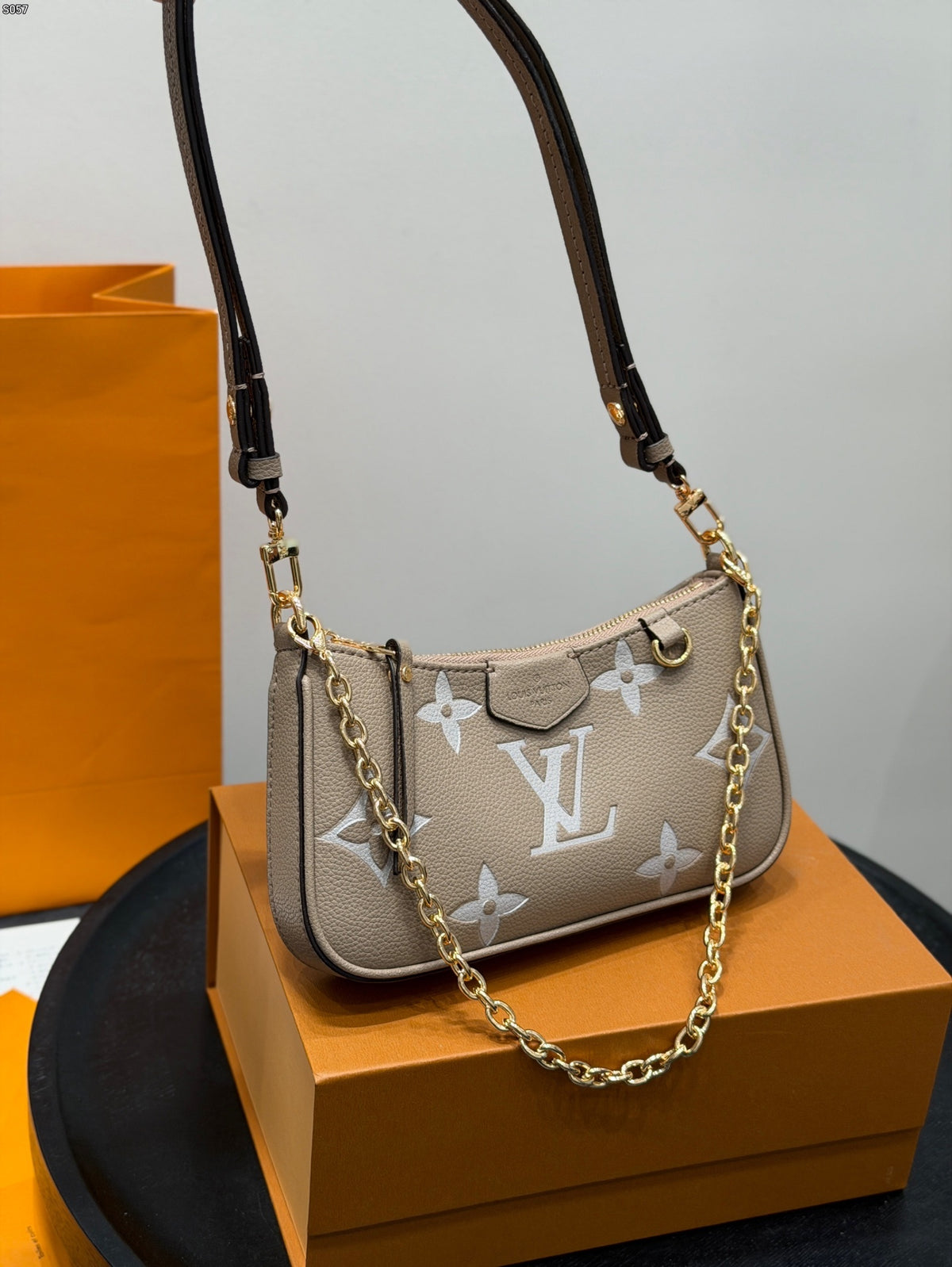 LV Easy Pouch On Strap